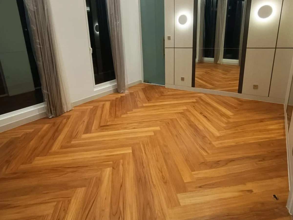 Herringbone wood flooring ruang interior
